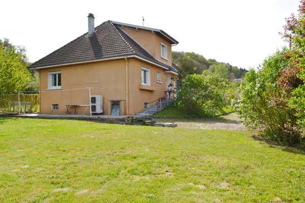 Bourgoin-Jallieu (38300) Maison familiale spacieuse avec sous-sol complet sur terrain arboré de 1200 m²