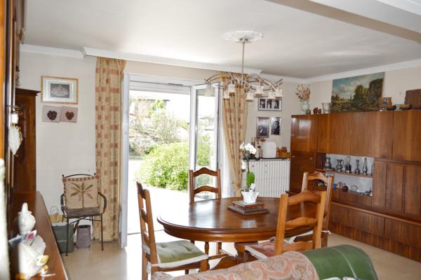 Bourgoin-Jallieu (38300) Maison familiale spacieuse avec sous-sol complet sur terrain arboré de 1200 m²