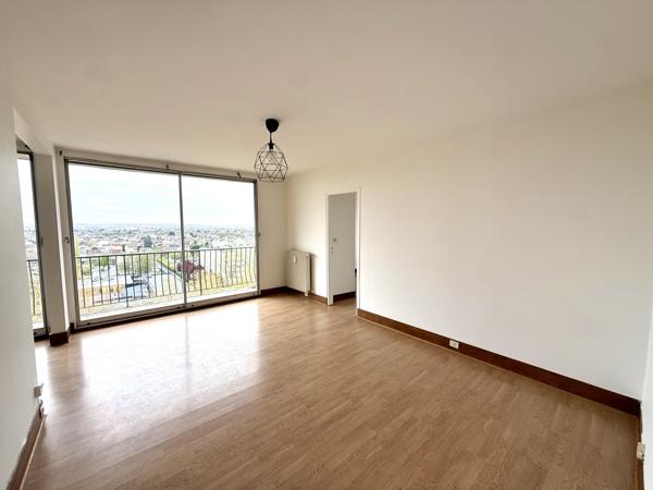 Le Blanc-Mesnil (93150) Appartement 3 Pièces avec balcon, parking, cave proche RER, métro 16