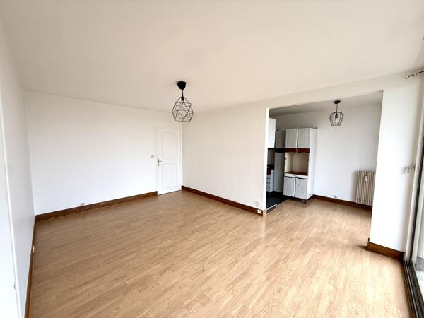 Le Blanc-Mesnil (93150) Appartement 3 Pièces avec balcon, parking, cave proche RER, métro 16