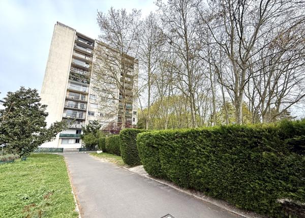 Le Blanc-Mesnil (93150) Appartement 3 Pièces avec balcon, parking, cave proche RER, métro 16
