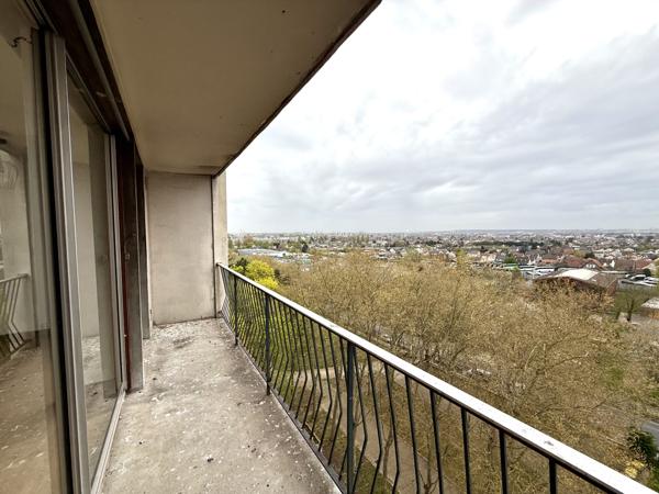 Le Blanc-Mesnil (93150) Appartement 3 Pièces avec balcon, parking, cave proche RER, métro 16