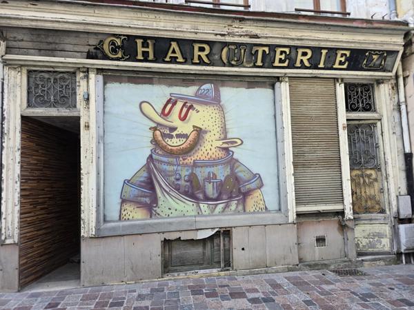 Vente                                                      Local commercial
                        
                     1 pièces                      64 m2                     à Laon