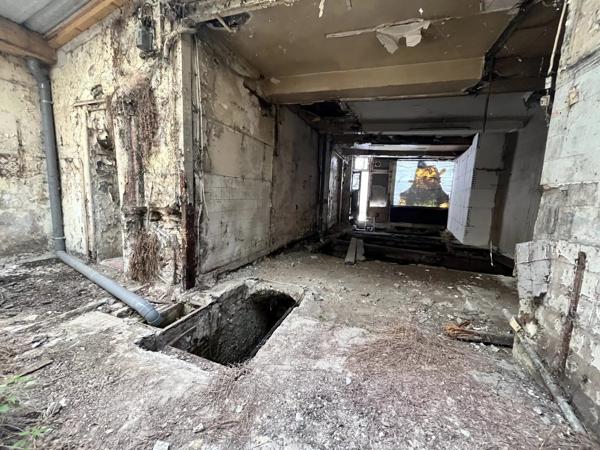 Vente                                                      Local commercial
                        
                     1 pièces                      64 m2                     à Laon