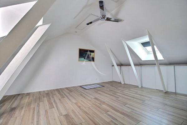 Maison Elancourt 5 pièces de 107 m² 3 chambres, 1 bureau sur une parcelle de 139 m²
