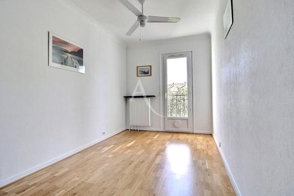 Maison Elancourt 5 pièces de 107 m² 3 chambres, 1 bureau sur une parcelle de 139 m²