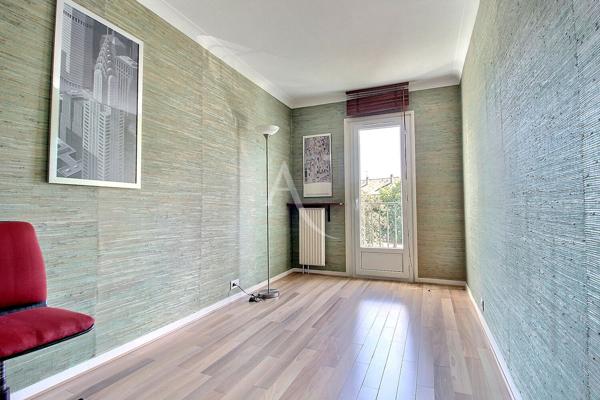 Maison Elancourt 5 pièces de 107 m² 3 chambres, 1 bureau sur une parcelle de 139 m²
