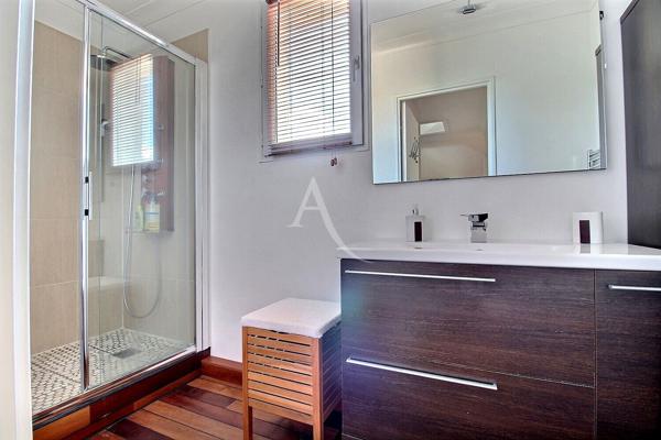 Maison Elancourt 5 pièces de 107 m² 3 chambres, 1 bureau sur une parcelle de 139 m²