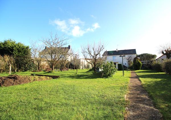 Maison TYPE Nantaise 5 pièces, 3chambres , sous sol total ,terrain 1000 m2 à vendre à TRIGNAC Certé