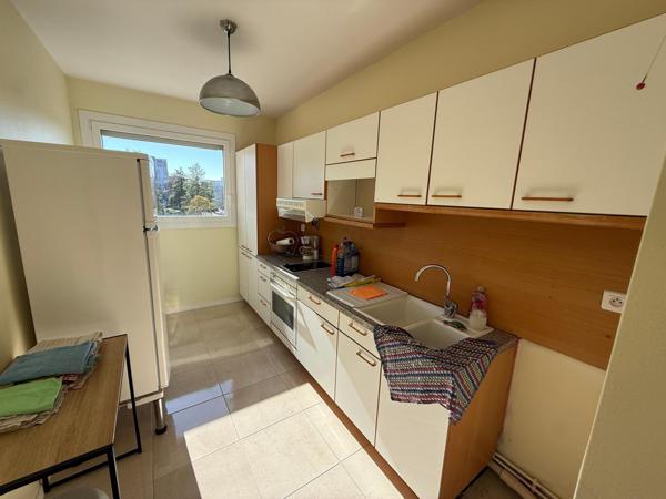 Appartement T2 de 49 m2, proche commerce, gare etc...