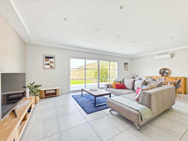 Maison
         6 pièces
        - 137 m² 389 000 € *