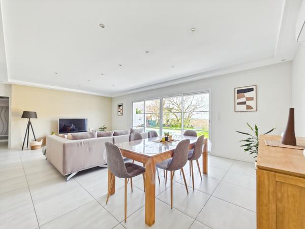 Maison
         6 pièces
        - 137 m² 389 000 € *