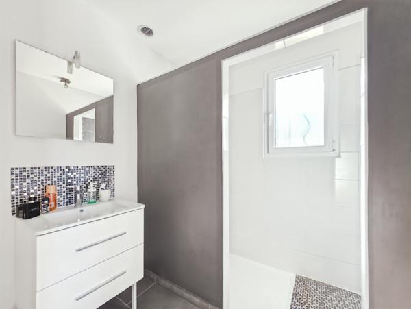 Maison
         6 pièces
        - 137 m² 389 000 € *