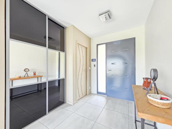 Maison
         6 pièces
        - 137 m² 389 000 € *