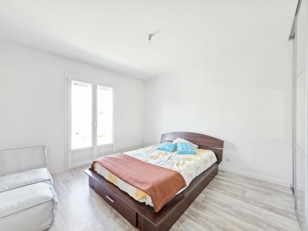 Maison
         6 pièces
        - 137 m² 389 000 € *
