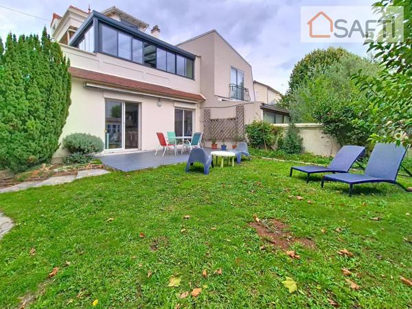 Maison familiale rénovée avec goût à 3 min du RER.