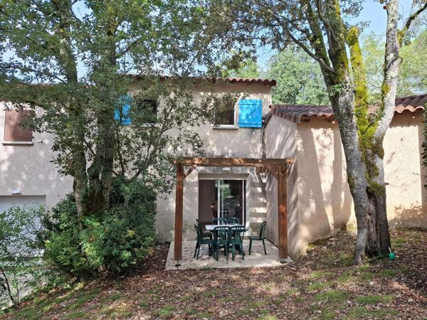 Situation  exceptionnelle  et belle opportunité , au coeur d'une jolie résidence ,  avec piscine !