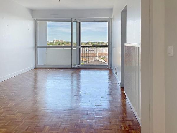 APPARTEMENT COGNAC GARAGE FERME, PLACE DE PARKING, CAVE