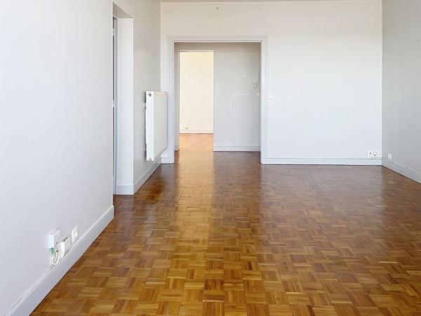 APPARTEMENT COGNAC GARAGE FERME, PLACE DE PARKING, CAVE