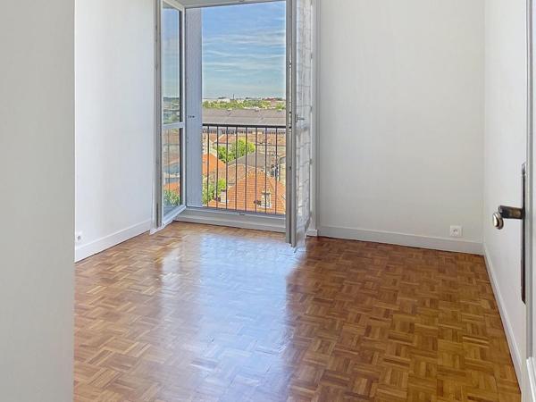 APPARTEMENT COGNAC GARAGE FERME, PLACE DE PARKING, CAVE