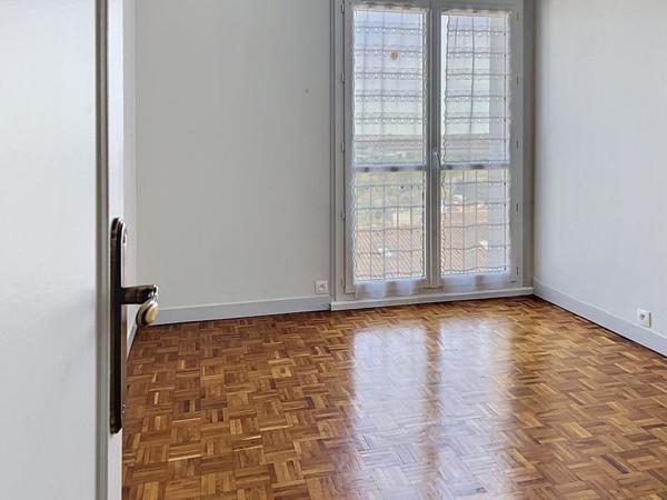 APPARTEMENT COGNAC GARAGE FERME, PLACE DE PARKING, CAVE