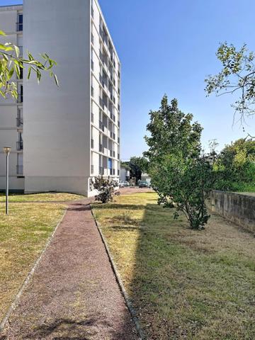 APPARTEMENT COGNAC GARAGE FERME, PLACE DE PARKING, CAVE A PROXIMITE DU CENTRE VILLE