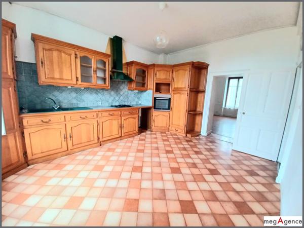 Appartement à FOUGERES, 35300 - 4 pièces 82m²