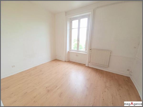 Appartement à FOUGERES, 35300 - 4 pièces 82m²