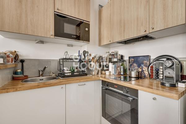 2 pièces rue Mouffetard place de la Contrescarpe 75005 PARIS