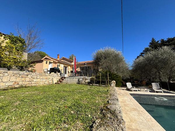 Maison individuelle avec piscine et dépendances - à pied du village de Peymeinade