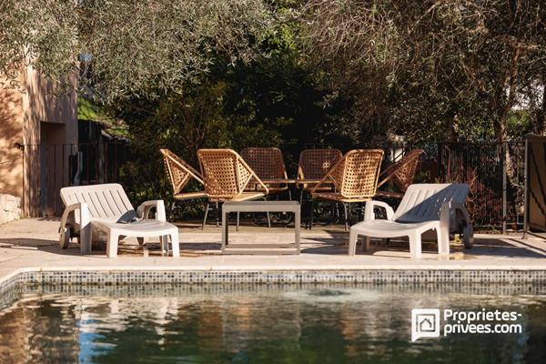 Maison individuelle avec piscine et dépendances - à pied du village de Peymeinade