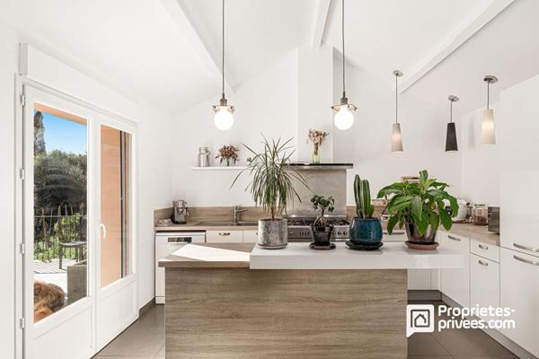 Maison individuelle avec piscine et dépendances - à pied du village de Peymeinade