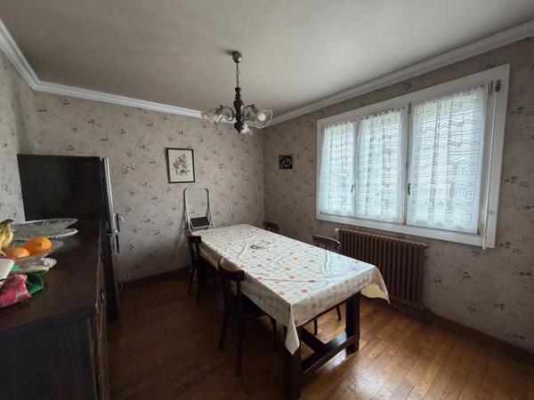 Vente                                                      Maison
                        
                     11 pièces                      193 m2                     à Brive-la-Gaillarde