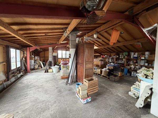 Vente                                                      Maison
                        
                     11 pièces                      193 m2                     à Brive-la-Gaillarde