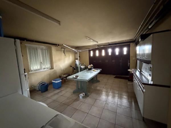 Vente                                                      Maison
                        
                     11 pièces                      193 m2                     à Brive-la-Gaillarde