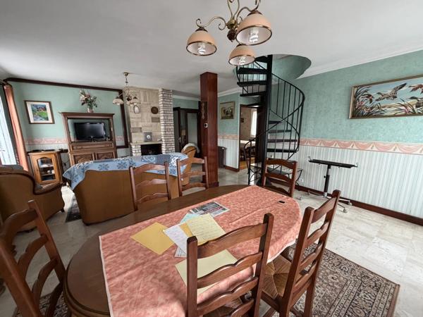 Vente                                                      Maison
                        
                     11 pièces                      193 m2                     à Brive-la-Gaillarde