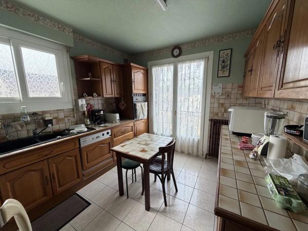 Vente                                                      Maison
                        
                     11 pièces                      193 m2                     à Brive-la-Gaillarde
