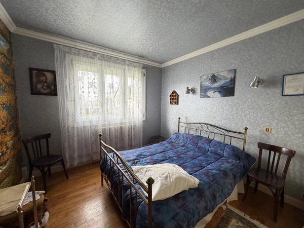 Vente                                                      Maison
                        
                     11 pièces                      193 m2                     à Brive-la-Gaillarde