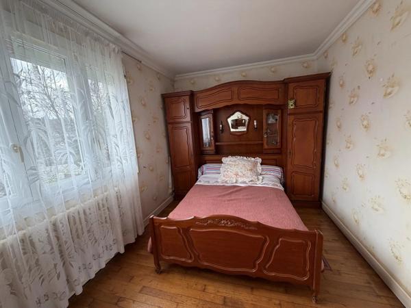 Vente                                                      Maison
                        
                     11 pièces                      193 m2                     à Brive-la-Gaillarde