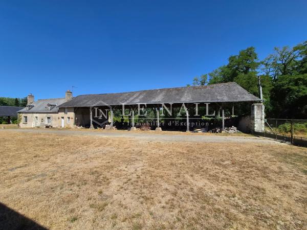 Élégante demeure avec dépendances et piscine au cœur d'un parc de 8 hectares en Touraine