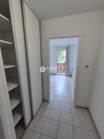 APPARTEMENT 1 PIECE ET STATIONNEMENT EN SOUS-SOL