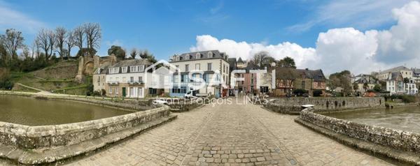 Immeuble avec 3 T2 et un jardin clos au cœur de St Goustan et à 350m du centre-ville