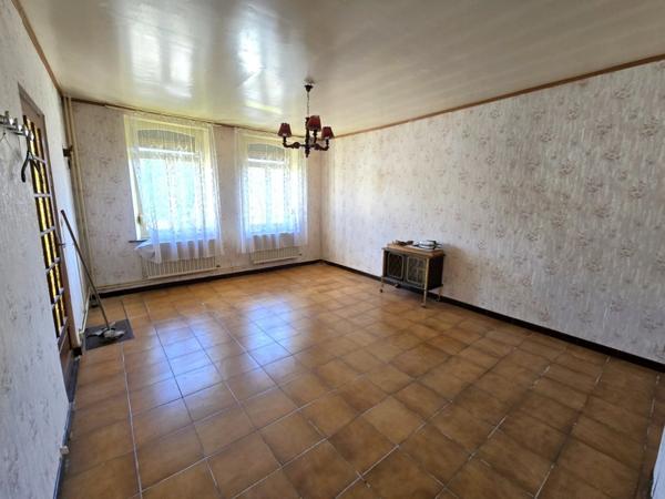 HIRSON (02) - 🏡 Vente maison avec 2 chambres 🛏️🛏️, grenier aménageable, terrasse et terrain ☘️