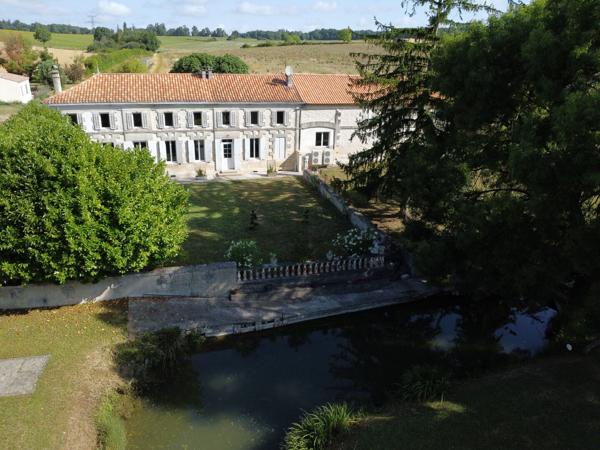 Belle demeure proche Mirambeau