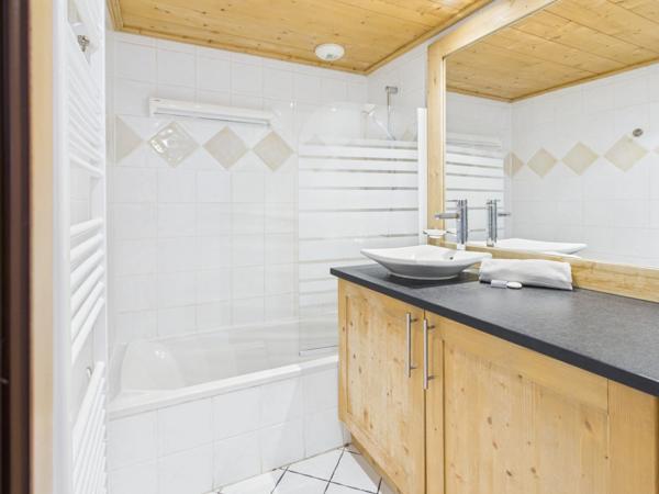 Haute Savoie (74), à vendre SAMOENS - Domaine skiable Grand Massif - Appartement T3 en résidence de tourisme