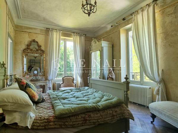 Beau château XVIIIe avec dépendances (salle de réception) dans l'Orne