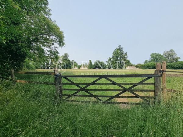 Beau château XVIIIe avec dépendances (salle de réception) dans l'Orne