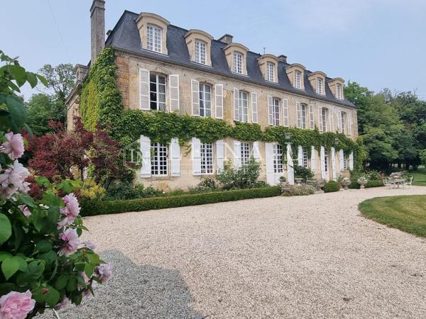 Beau château XVIIIe avec dépendances (salle de réception) dans l'Orne