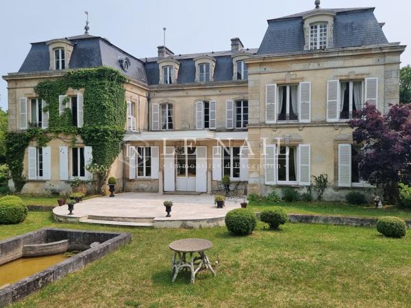 Beau château XVIIIe avec dépendances (salle de réception) dans l'Orne
