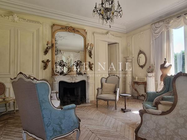 Beau château XVIIIe avec dépendances (salle de réception) dans l'Orne